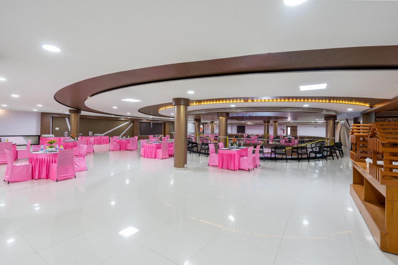 Jalashray Resort Nadiād Exterior foto